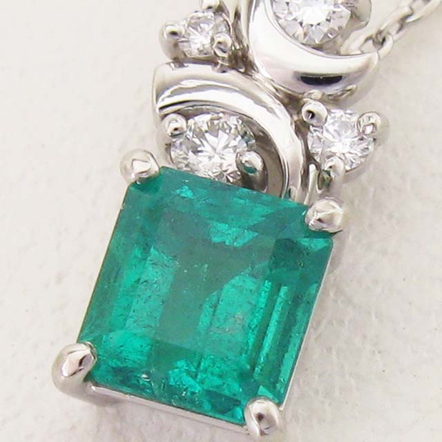 エメラルドのペンダント【リフォームCP061】│ジュエリーリフォーム
